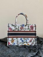 Dior 中型書本托特包，白色 Dior Petites Fleurs 刺繡 LV官方網,LV官網,LV官網包包,LV官網台灣,LV官網長夾,LV官網皮夾,LV包包