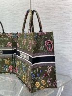 Dior 大書本托特包，綠色 Dior Petites Fleurs 刺繡 LV官方網,LV官網,LV官網包包,LV官網台灣,LV官網長夾,LV官網皮夾,LV包包