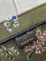 Dior 大書本托特包，綠色 Dior Petites Fleurs 刺繡 LV官方網,LV官網,LV官網包包,LV官網台灣,LV官網長夾,LV官網皮夾,LV包包