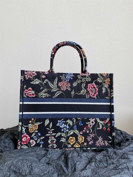 Dior 大黑色 Dior Petites Fleurs 刺繡書本托特包 LV官方網,LV官網,LV官網包包,LV官網台灣,LV官網長夾,LV官網皮夾,LV包包