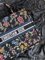 Dior 大黑色 Dior Petites Fleurs 刺繡書本托特包 LV官方網,LV官網,LV官網包包,LV官網台灣,LV官網長夾,LV官網皮夾,LV包包