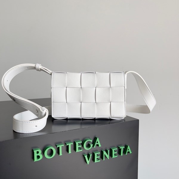 Bottega Veneta 小號白色 Intrecciato 小羊皮卡式包 LV官方網,LV官網,LV官網包包,LV官網台灣,LV官網長夾,LV官網皮夾,LV包包