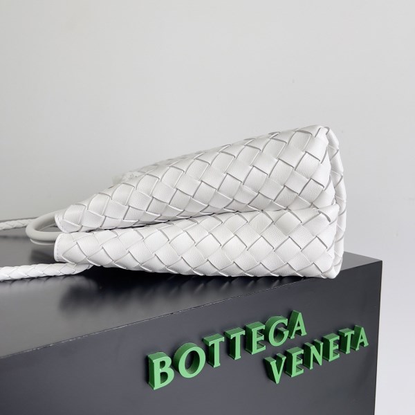 Bottega Veneta 中號 Andiamo 白色 Intrecciato 小羊皮包 LV官方網,LV官網,LV官網包包,LV官網台灣,LV官網長夾,LV官網皮夾,LV包包