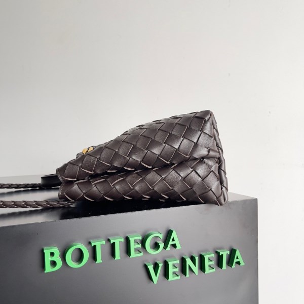 Bottega Veneta 小號 Andiamo 小羊皮編織軟糖包 LV官方網,LV官網,LV官網包包,LV官網台灣,LV官網長夾,LV官網皮夾,LV包包