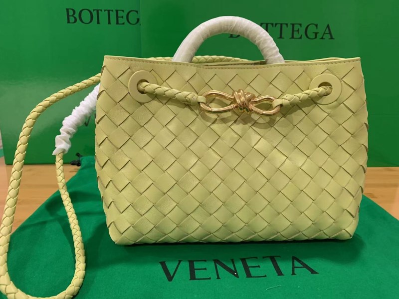 Bottega Veneta 小號 Andiamo 冰淇淋編織小羊皮包 LV官方網,LV官網,LV官網包包,LV官網台灣,LV官網長夾,LV官網皮夾,LV包包