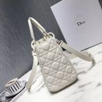 Dior 中 Lady Dior 白色超霧面小牛皮包 LV官方網,LV官網,LV官網包包,LV官網台灣,LV官網長夾,LV官網皮夾,LV包包