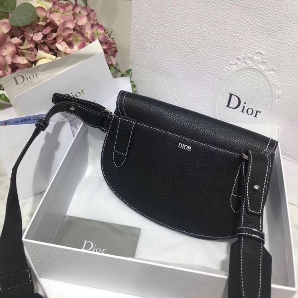 Dior 黑色 DIOR x KAWS Pouch 馬鞍包 LV官方網,LV官網,LV官網包包,LV官網台灣,LV官網長夾,LV官網皮夾,LV包包