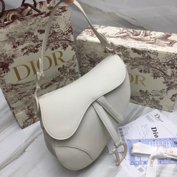 Dior 白色霧面小牛皮馬鞍包 LV官方網,LV官網,LV官網包包,LV官網台灣,LV官網長夾,LV官網皮夾,LV包包