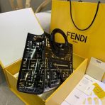 Fendi 黑色小號 PU Runaway 購物包 LV官方網,LV官網,LV官網包包,LV官網台灣,LV官網長夾,LV官網皮夾,LV包包