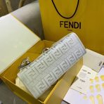 Fendi 白色小號 PU Runaway 購物包 LV官方網,LV官網,LV官網包包,LV官網台灣,LV官網長夾,LV官網皮夾,LV包包