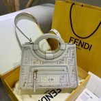 Fendi 白色小號 PU Runaway 購物包 LV官方網,LV官網,LV官網包包,LV官網台灣,LV官網長夾,LV官網皮夾,LV包包