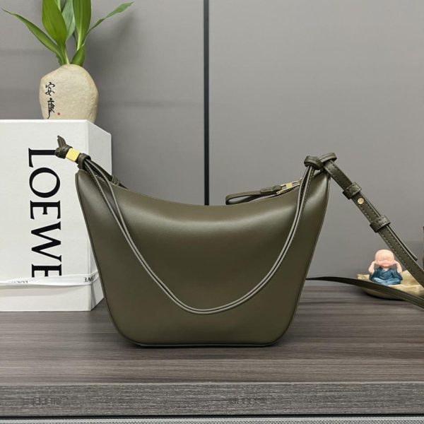 Loewe 經典Hammock hobo LV官方網,LV官網,LV官網包包,LV官網台灣,LV官網長夾,LV官網皮夾,LV包包