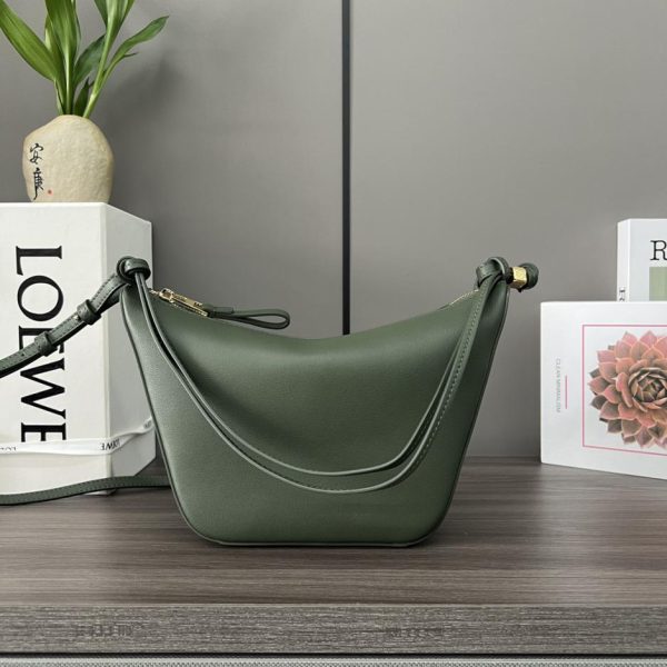 Loewe 經典Hammock hobo LV官方網,LV官網,LV官網包包,LV官網台灣,LV官網長夾,LV官網皮夾,LV包包