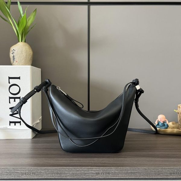 Loewe 經典Hammock hobo LV官方網,LV官網,LV官網包包,LV官網台灣,LV官網長夾,LV官網皮夾,LV包包