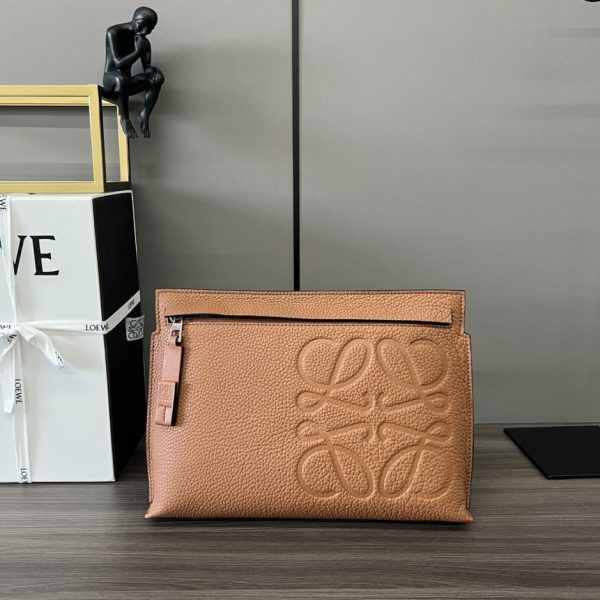 Loewe粒面T pouch LV官方網,LV官網,LV官網包包,LV官網台灣,LV官網長夾,LV官網皮夾,LV包包