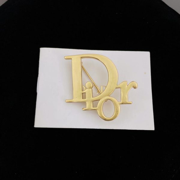 Dior logo字母胸針中古款！ LV官方網,LV官網,LV官網包包,LV官網台灣,LV官網長夾,LV官網皮夾,LV包包