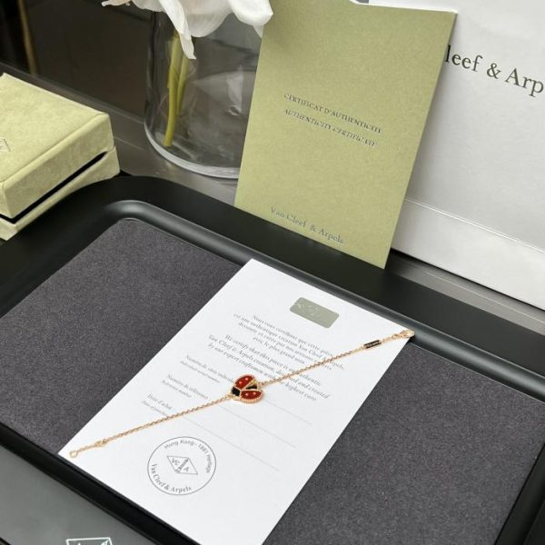 【頂級版】Van Cleef & Arpels 经典大花蓝陶瓷四叶草项 LV官方網,LV官網,LV官網包包,LV官網台灣,LV官網長夾,LV官網皮夾,LV包包