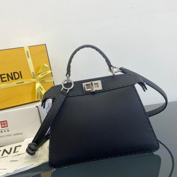 Fendi Peekaboo ISeeU小號包 LV官方網,LV官網,LV官網包包,LV官網台灣,LV官網長夾,LV官網皮夾,LV包包