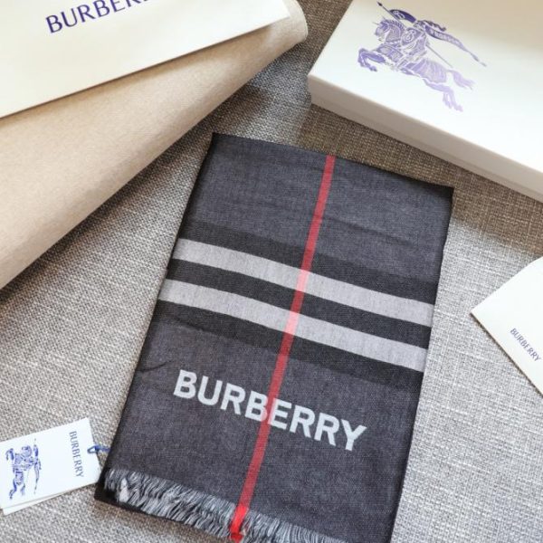 Burberry雙面薄版格紋披肩 LV官方網,LV官網,LV官網包包,LV官網台灣,LV官網長夾,LV官網皮夾,LV包包