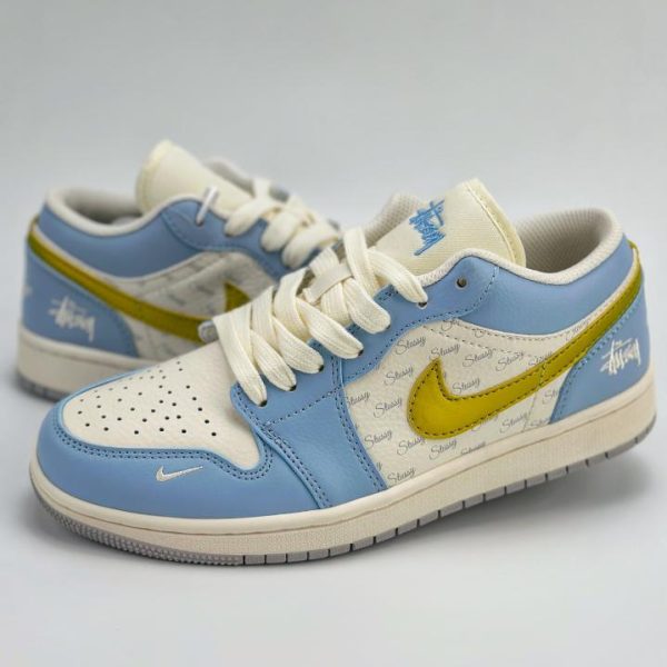 Air Jordan 1 Retro Low x Stussy 斯圖西米白藍黃鉤印花官方同步新色 LV官方網,LV官網,LV官網包包,LV官網台灣,LV官網長夾,LV官網皮夾,LV包包