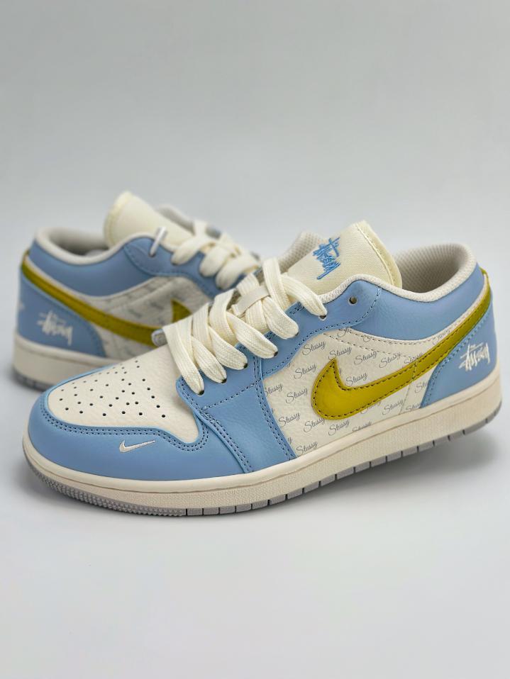 Air Jordan 1 Retro Low x Stussy 斯圖西米白藍黃鉤印花官方同步新色 LV官方網,LV官網,LV官網包包,LV官網台灣,LV官網長夾,LV官網皮夾,LV包包